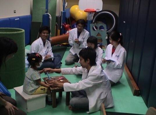 於醫院進行實習教學，將學校學習接軌臨床實際服務圖片