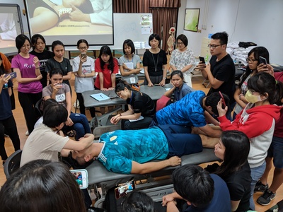馬來西亞夏日學校神經鬆動術講師實作示範