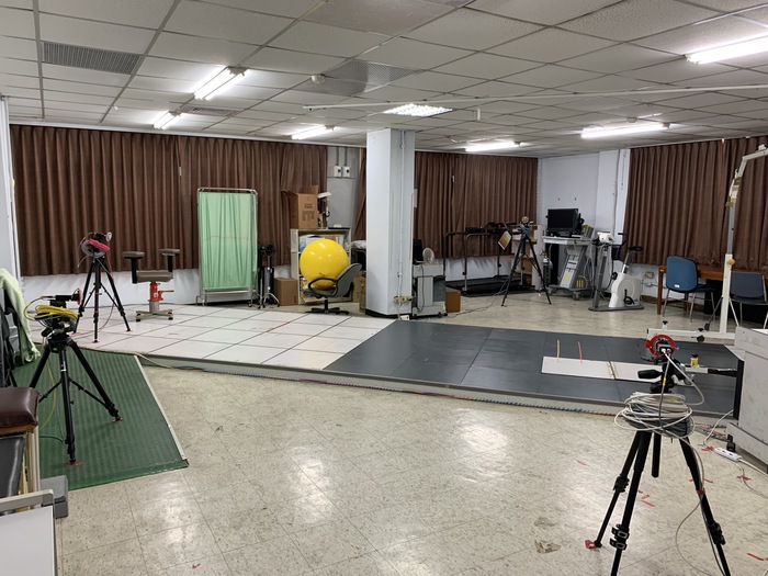 動作分析實驗室，含動作分析系統及運動肺功能機圖片